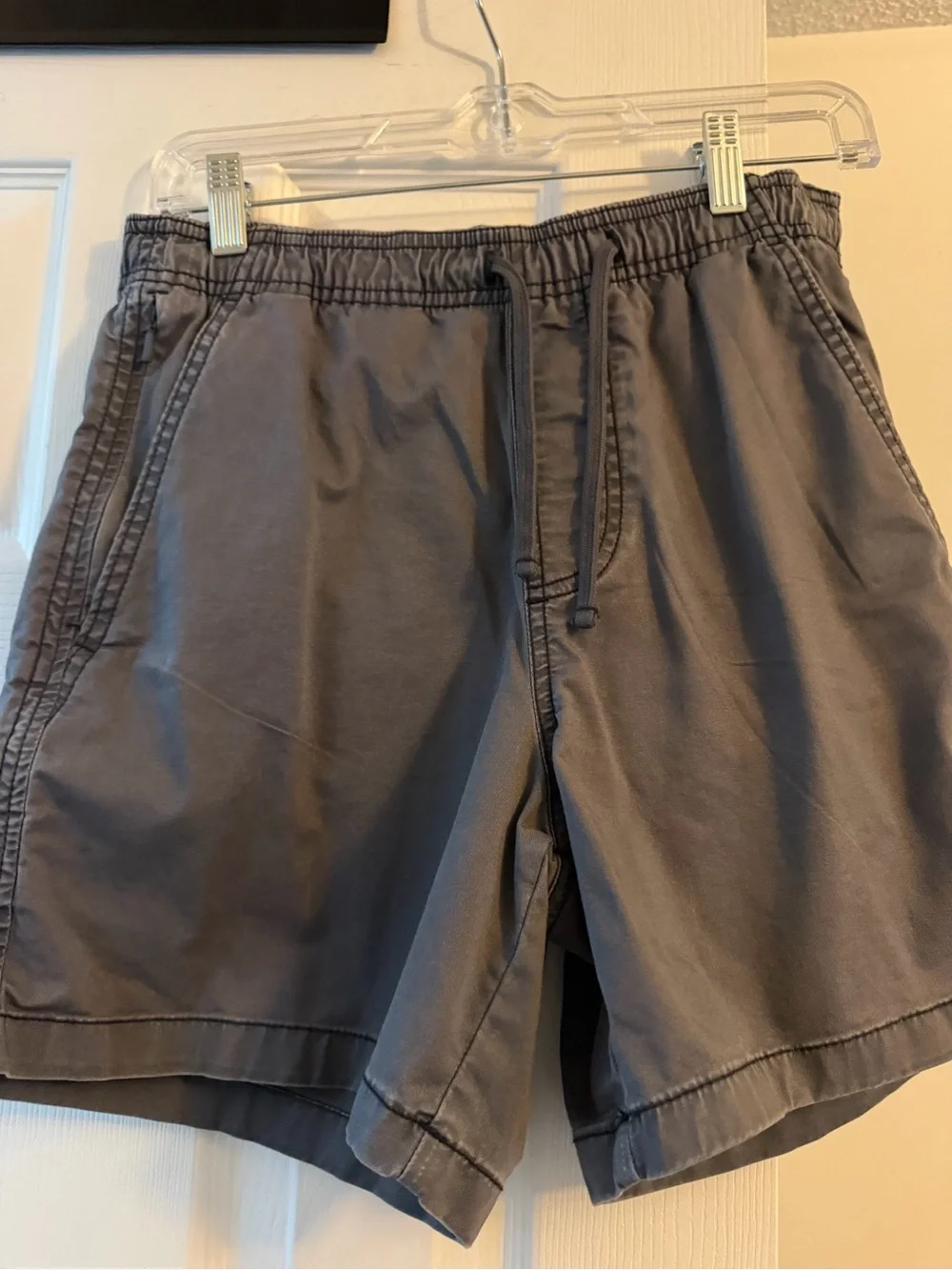 Hollister Men's Slate Gray Elastic-Waist Athletic Shorts